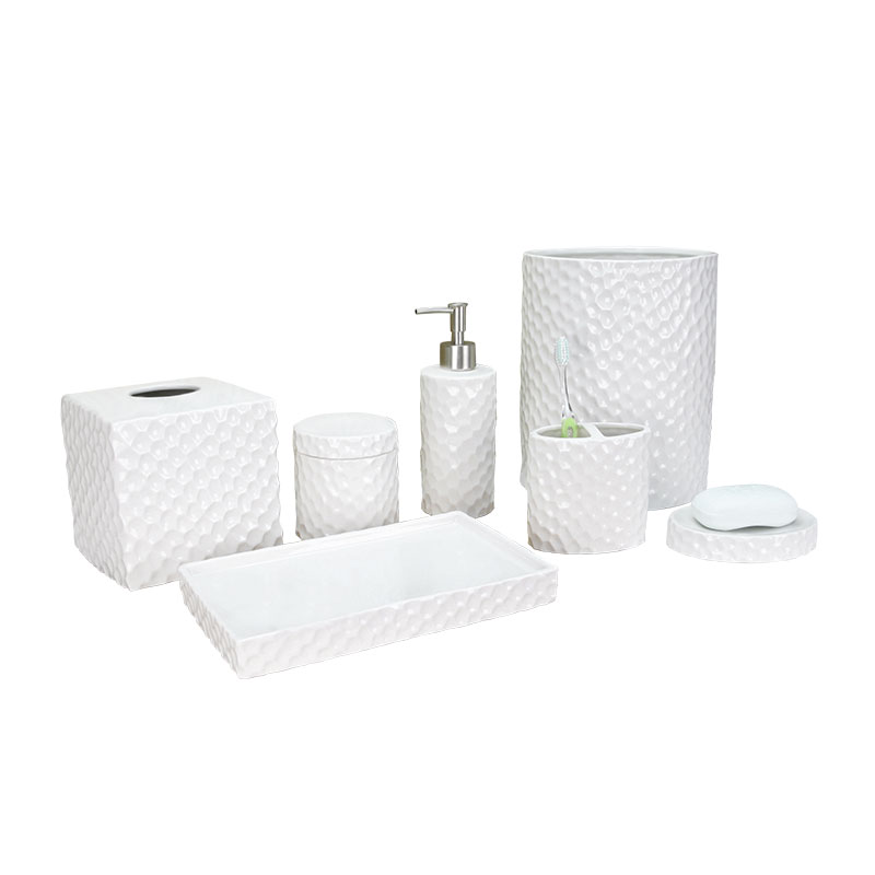 Conjunto de acessórios de banheiro de corte de cerâmica branca